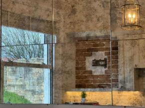 Luxury 2 bed apartment with City wall views